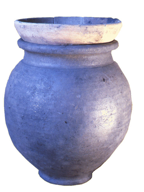 Vase commun fermé par une assiette
